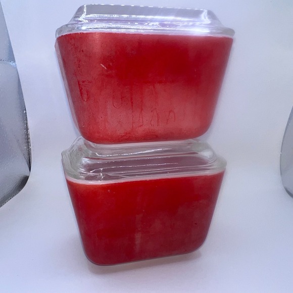 Set Of 2 Vintage Red Pyrex Refrigerator Dishes 1.5 Cup W Lids 501 INSPECT PHOTOS - Picture 2 of 16